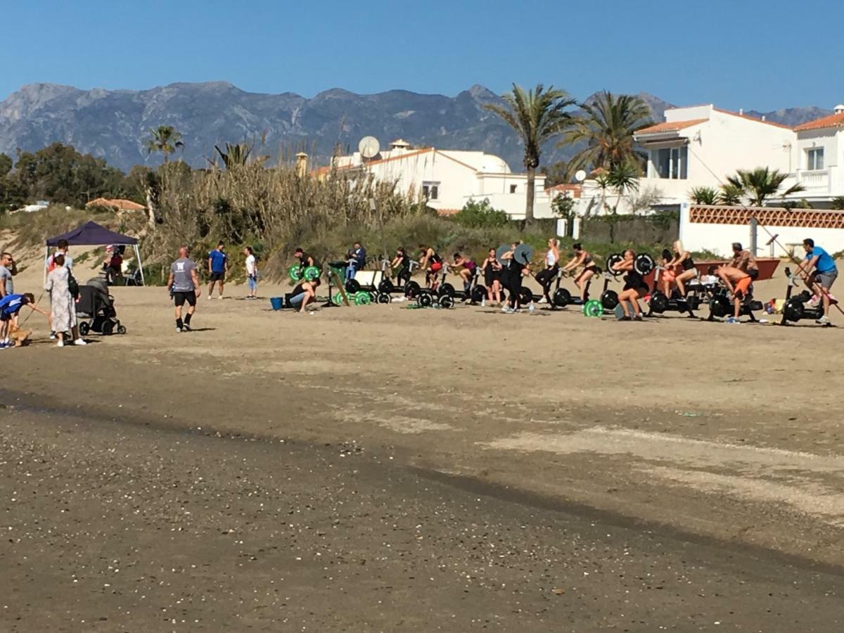 Estudio Con Insuperables Vistas Al Mar: Aparcamiento Apartamento Marbella